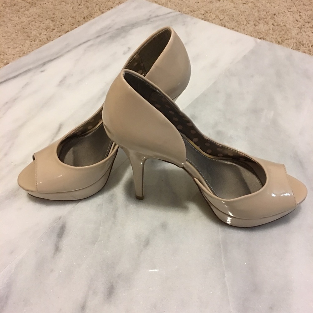 Nude open toe Fergalicious shoes Size 6
